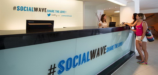 Twitter Hotel Sol Wave House