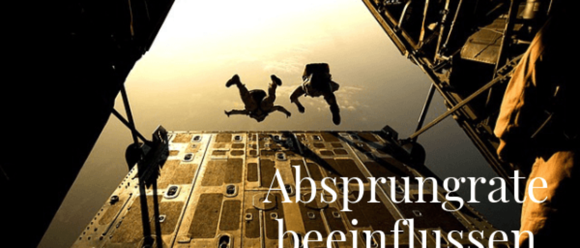 Fallschirmspringer springen aus dem Flugzeug