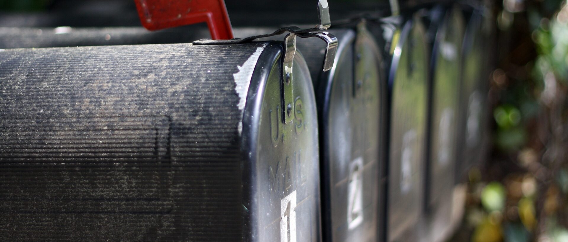 Das Bild zeigt Briefkästen symbolisch für EMail-Marketing