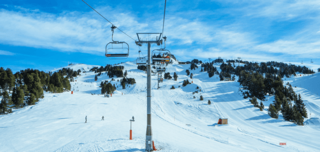 Ski Pisten und Ski Lift sinnbildlich für die verschiedenen Alternativen von Navigationen auf mobile Websites und Apps xeit