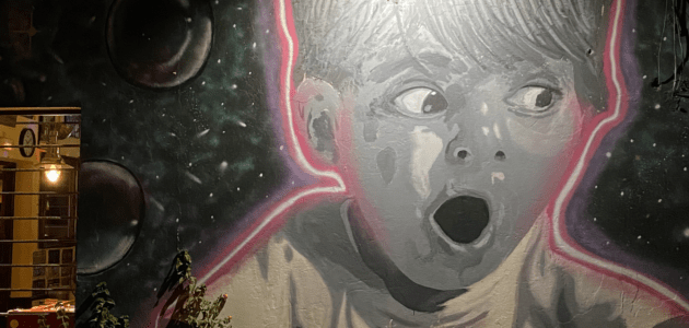 Erstaunter Junge - Graffiti