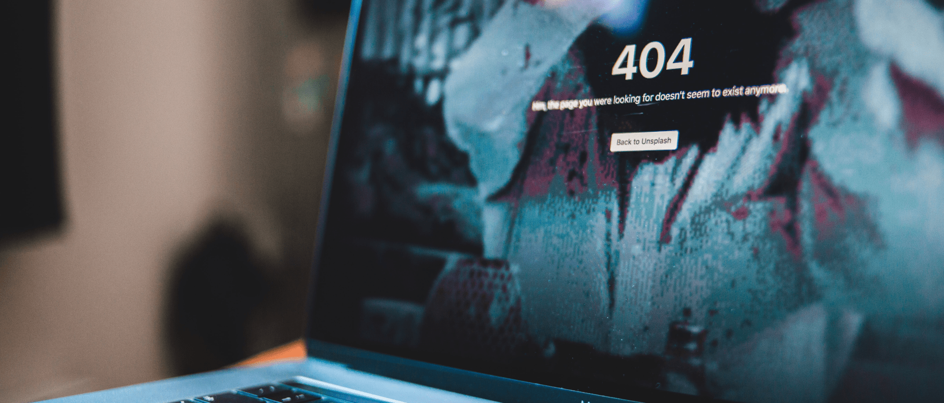 Ein Laptopbildschirm wo eine 404 Website zu sehen ist