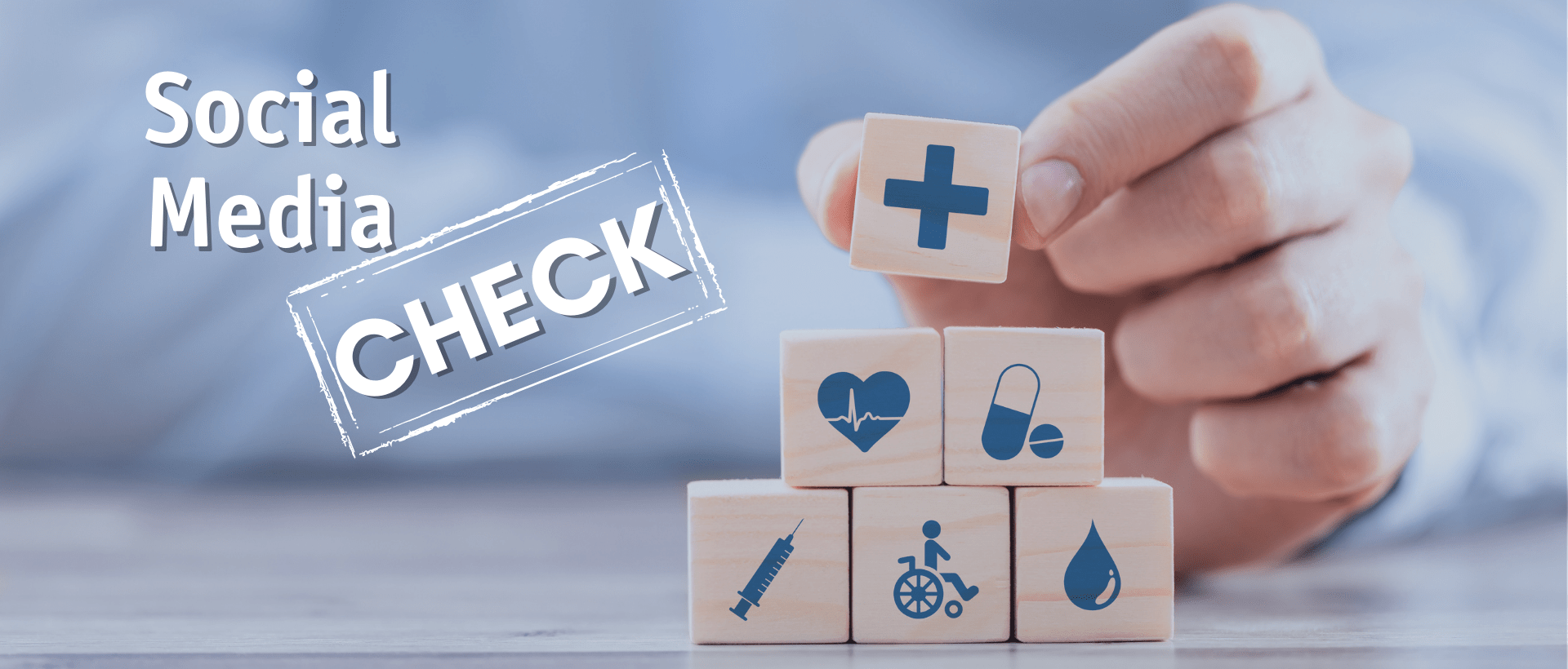 social media check krankenkassen und eine pyramide mit gesundheitssymbolen