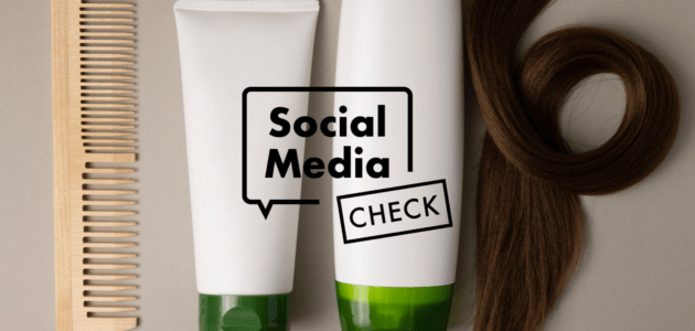 Ein Holzkamm, zwei weisse Tuben mit grünen Verschlüssen und eine lange braune Haarsträhne liegen nebeneinander auf einer hellen Fläche. Über den Haarpflegeprodukten steht der Schriftzug «Social Media Check».